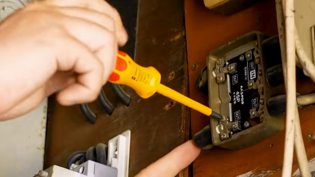 ไขควงหุ้มฉนวน